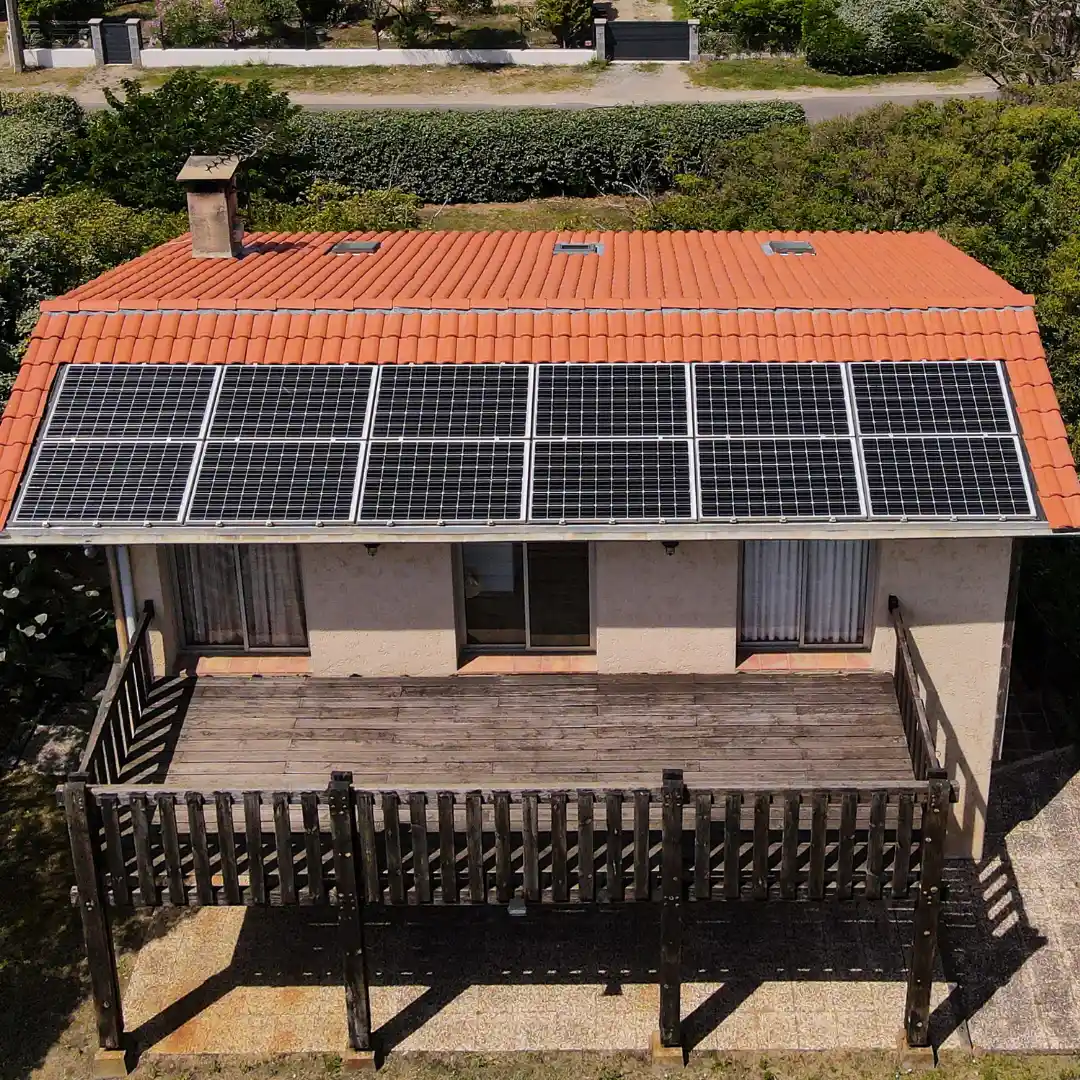 Maison équipée de panneaux solaires WeSun